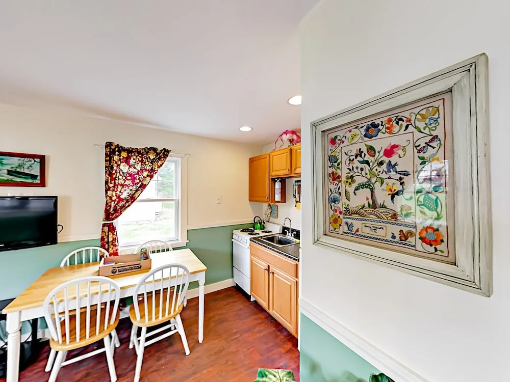 Boothbay Brewer's Cottage 2 Bedrooms 1 Bathroom Cottage