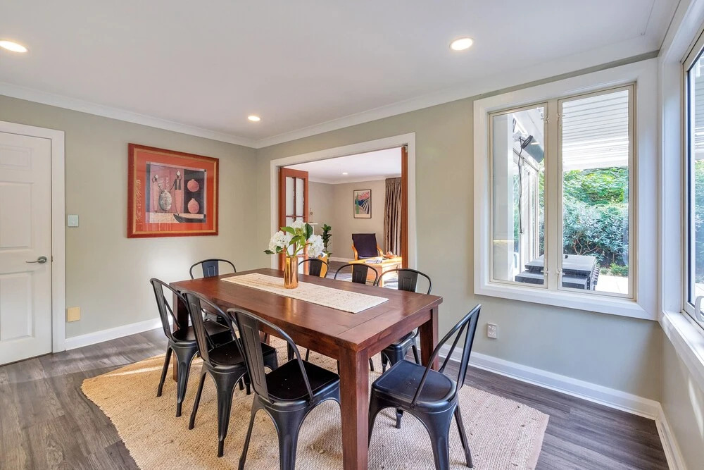 Castor Bay Home near Albany Sleeps 9