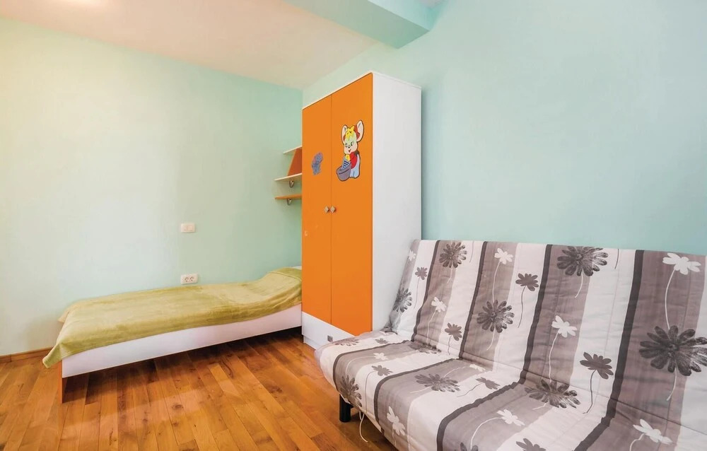 Beautiful Home in Icici With Wifi and 3 Bedrooms