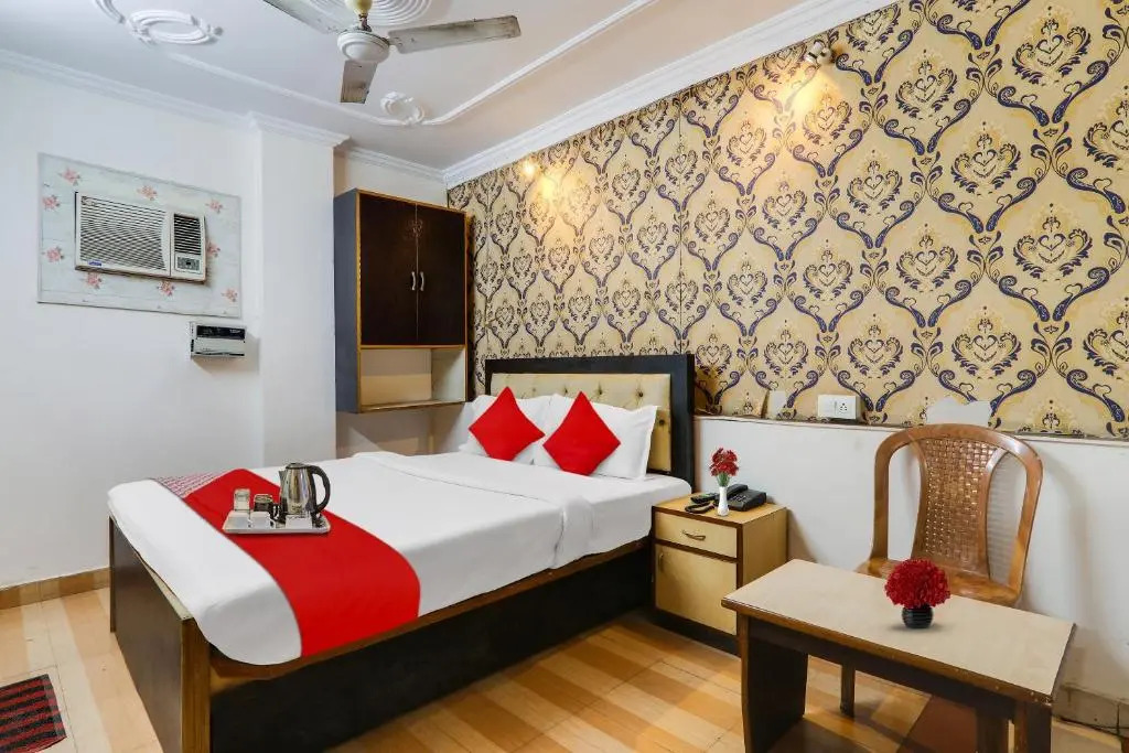Flagship Radhey Shyam Inn Near Sahara Ganj Mall
