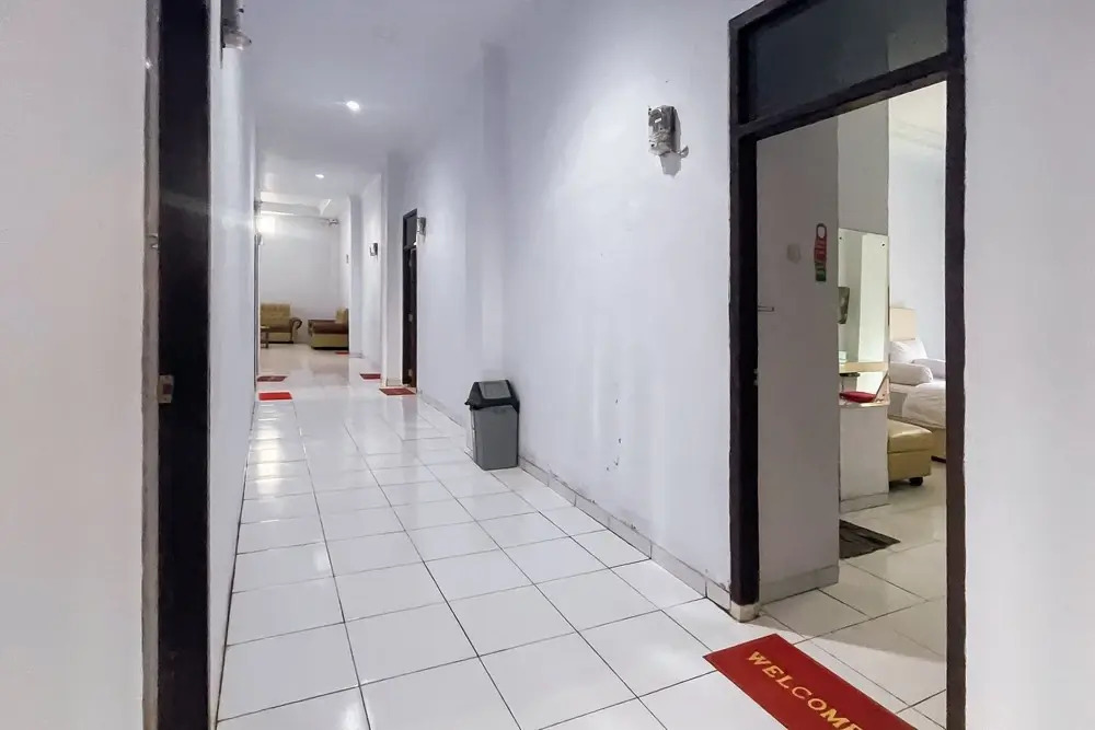 Urbanview Hotel Grand Seven One Kota