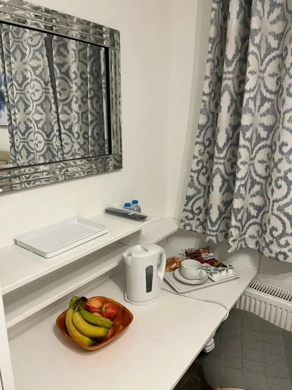 TJ Homes - Double room with Single Bed - 3 Min to Tube station - London