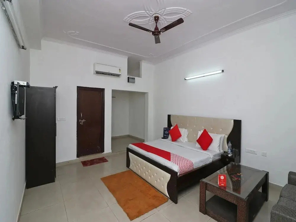 Hotel Virus Bistro By OYO Rooms
