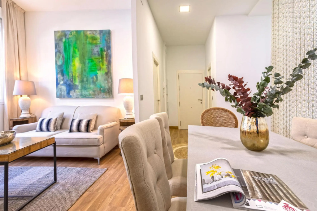 Magnificent apartment with patio in the city center. Recaredo II
