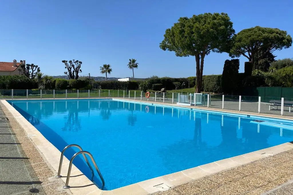 Sea View Pool Bright And Modern Flat Near Beach
