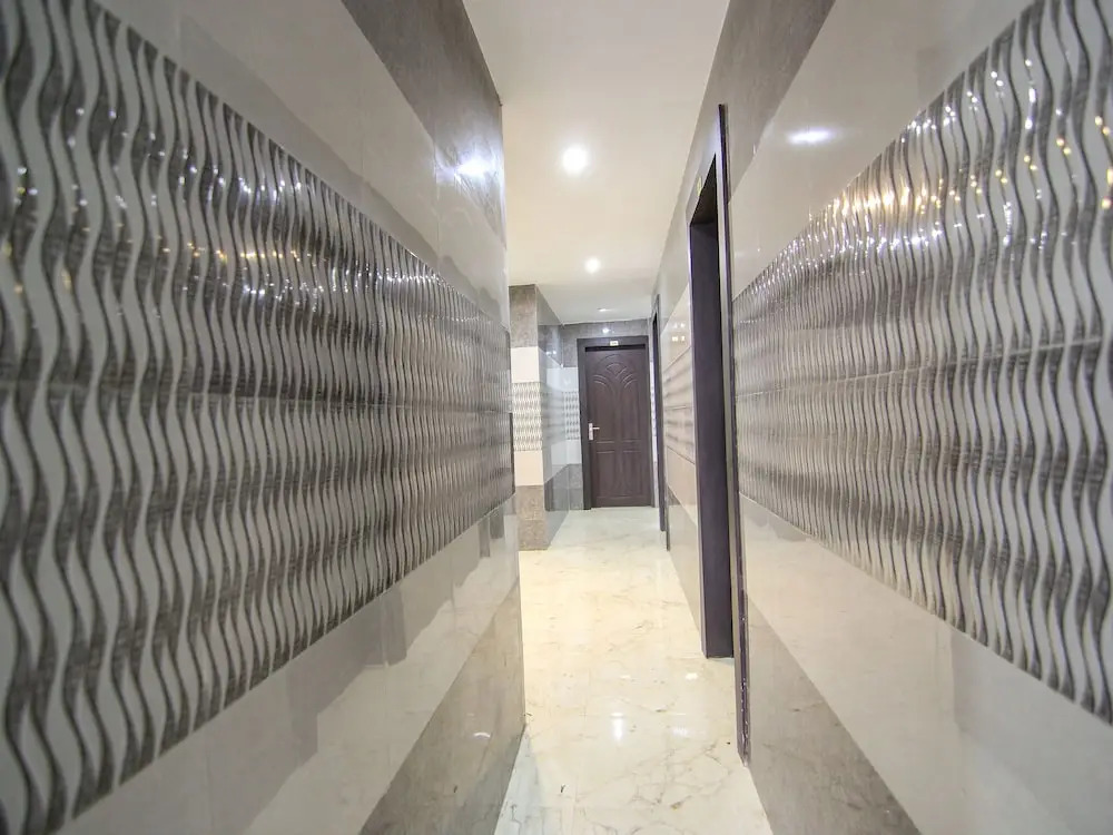 OYO 13314 Grand Almada Inn