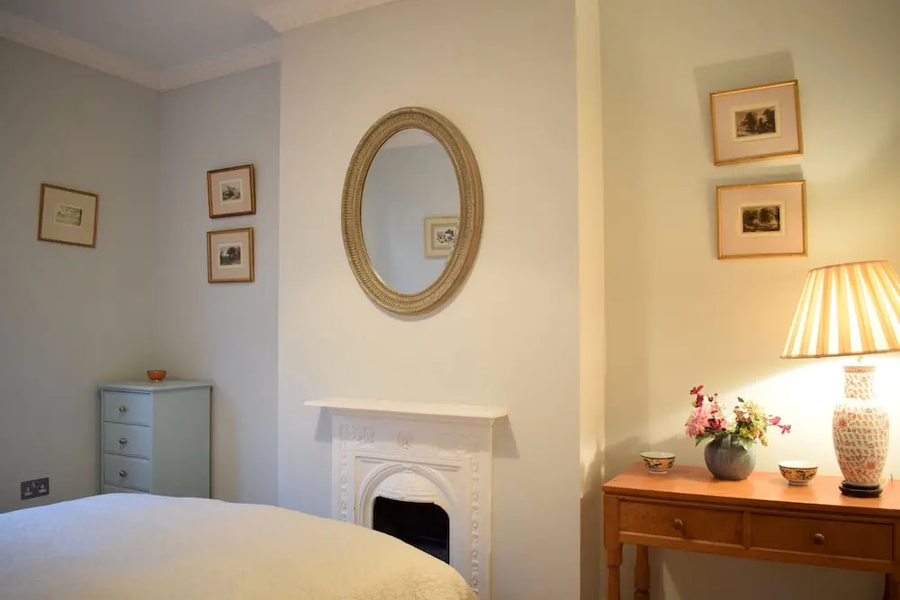 Calm 2 Bed Family Home in Shepherd's Bush