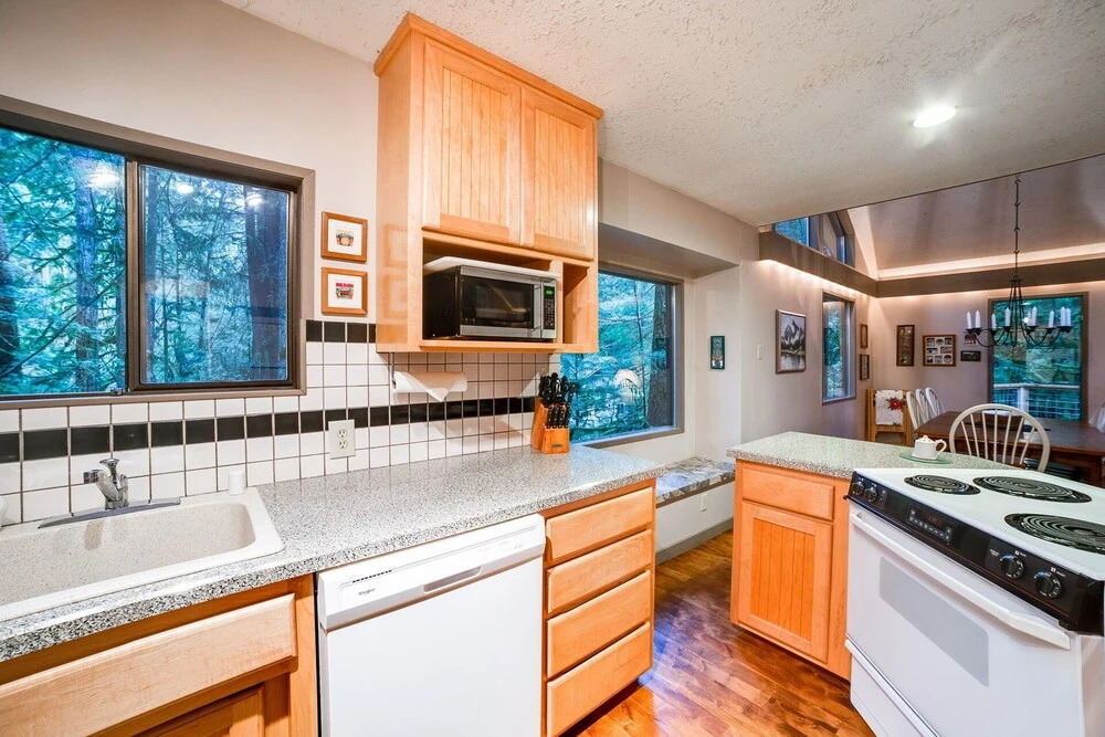 55sl - Hot Tub - Wood Stove - Sleeps 10 Home