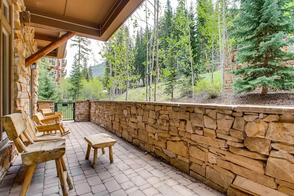 Luxury 3br Ski In-out /firepit, Pool, Sauna 3 Bedroom Condo by RedAwning