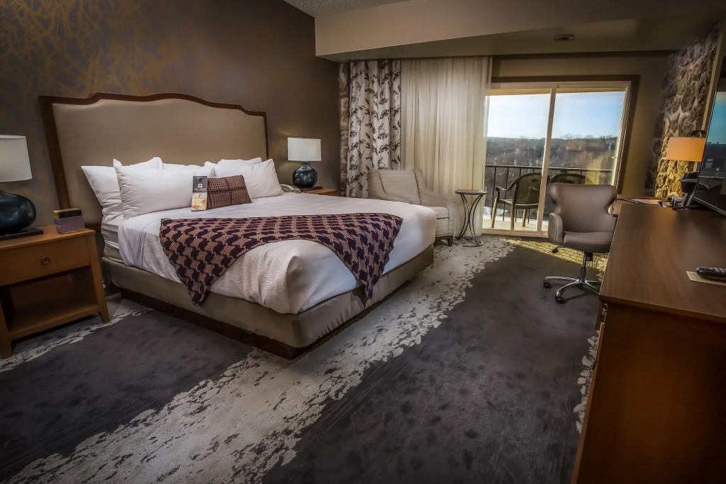 Lodge of Four Seasons Golf Resort, Marina & Spa