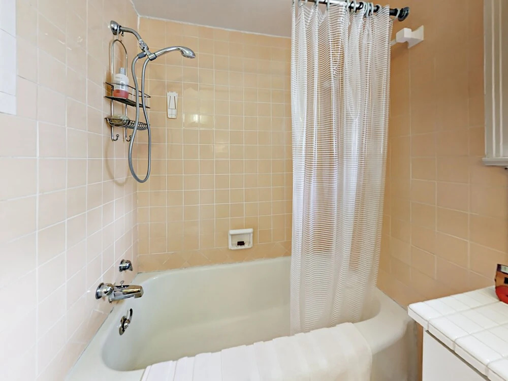 Light-Filled Charmer - 2 Br Home