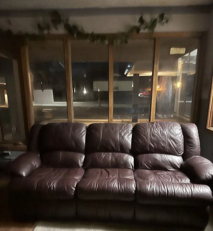 J-E Hotel & Suites