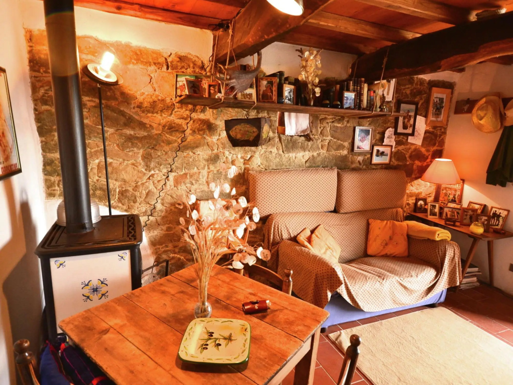 Beautiful Cottage in Pescia with bubble bath