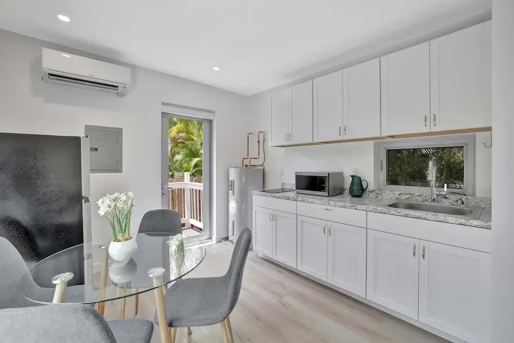 Sunshine Getaway Sleeps 4!