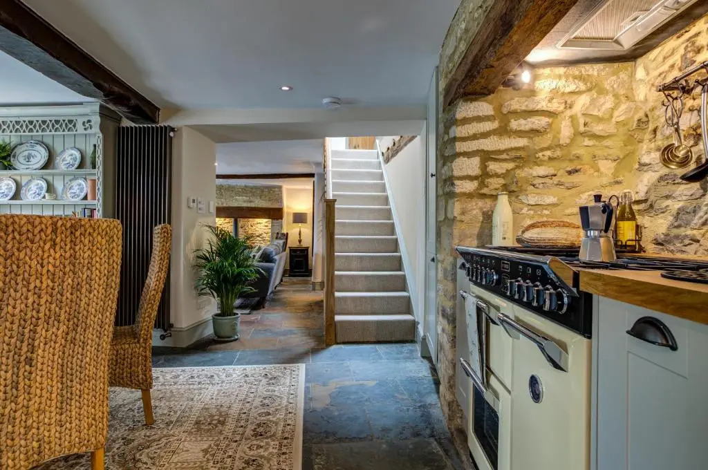 Chic Georgian town house in Cotswold town centre