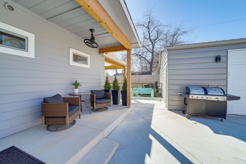 Walk to Gathering Place & Brookside: Tulsa Studio