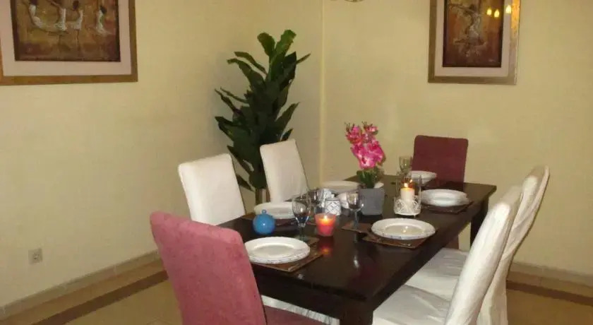 Tropical Luxury in Prime Location
