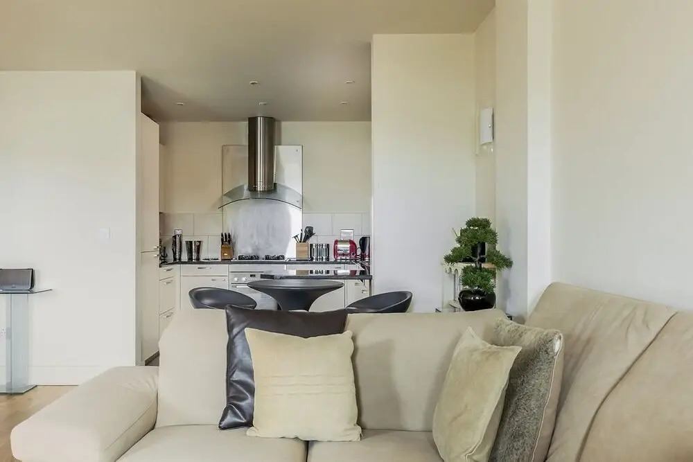Crows Nest - On Poole Quay, Parking and Wi-Fi included
