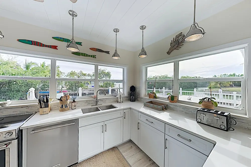 Sun-soaked Canal-front W/ Private Dock & Pool 3 Bedroom Home