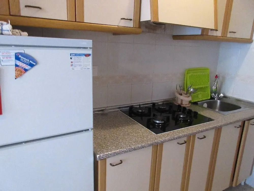 Appartment with swimming pool, quiet and less than 200m from the beach