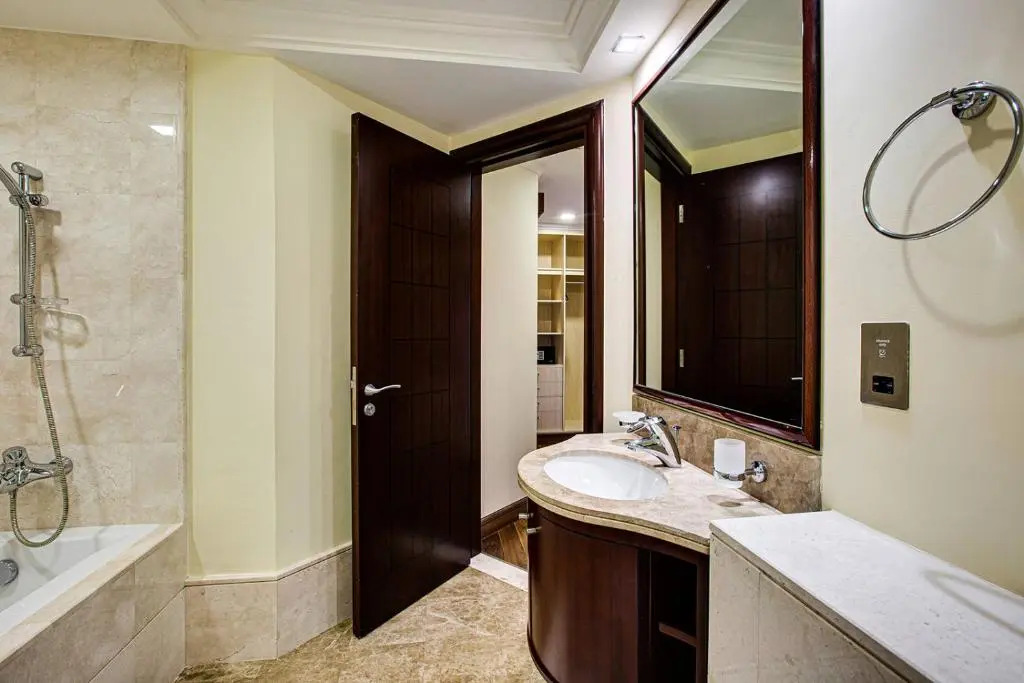 TAJ 5* Palm Jumeirah apartment with beach access