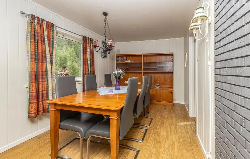 5 Bedroom Pet Friendly Home In Vestnes