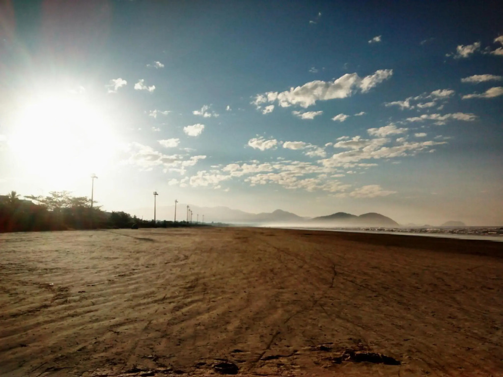 Apartamento Boraceia 200 metros da praia, com ar condicionado