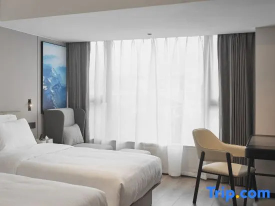 Five-star Bay Hotel