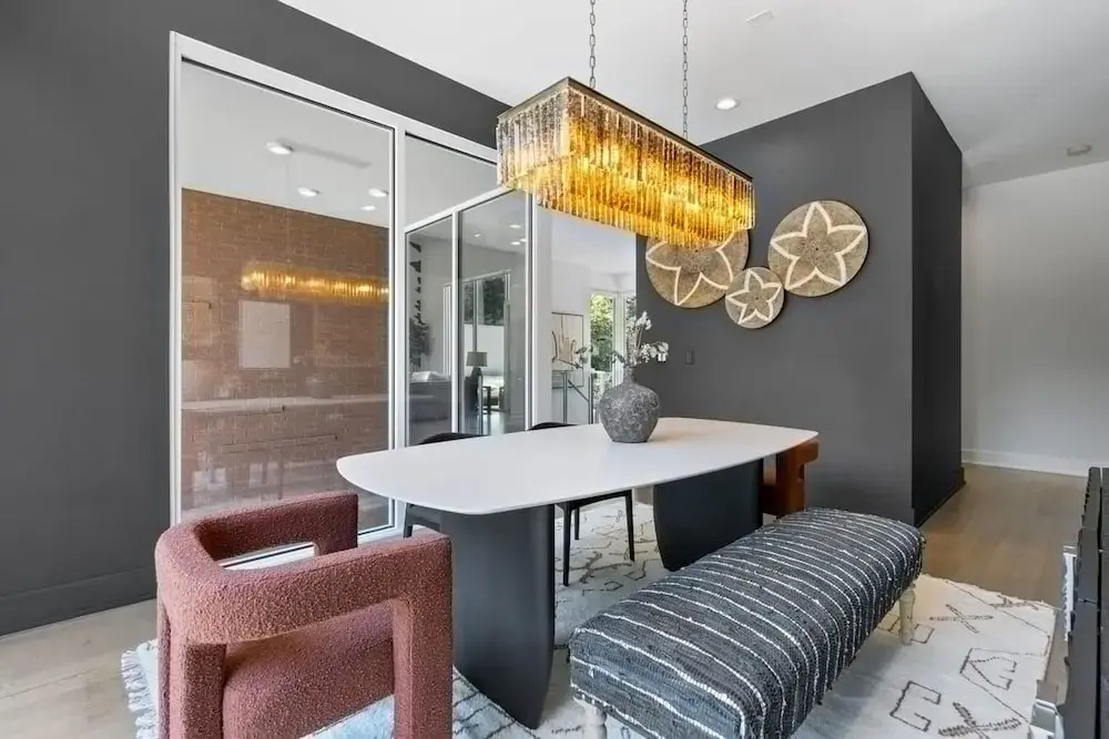 Luxe Modern 4 Bdrm 4 5bath w Private Pool Sleeps 8