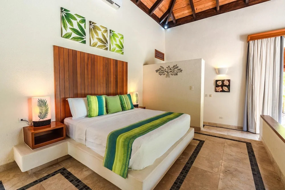 Rustic Private Bungalow at Green Village w Picuzzi Included