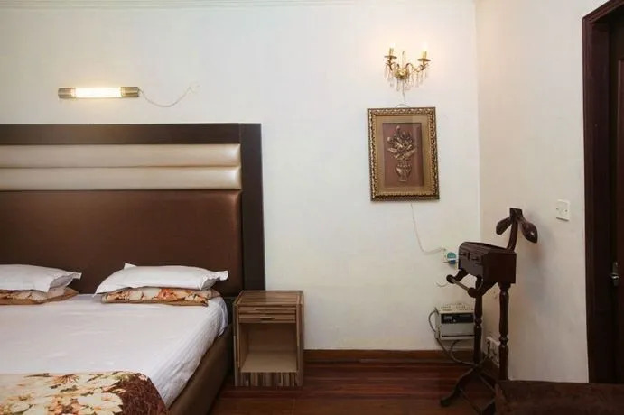 OYO 358 Hotel Golden Leaf