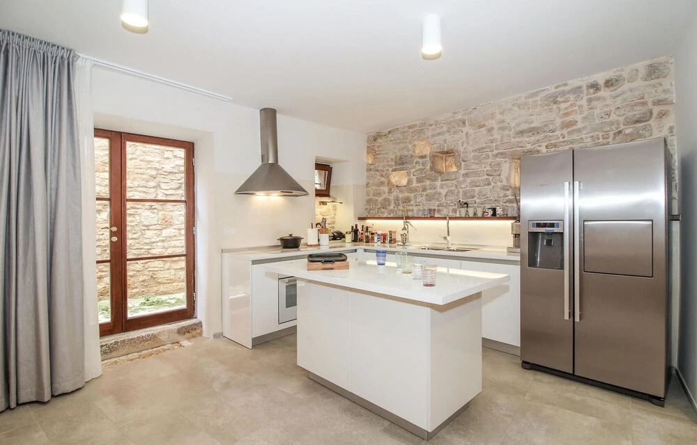 Awesome Home in Bale With 3 Bedrooms and Wifi