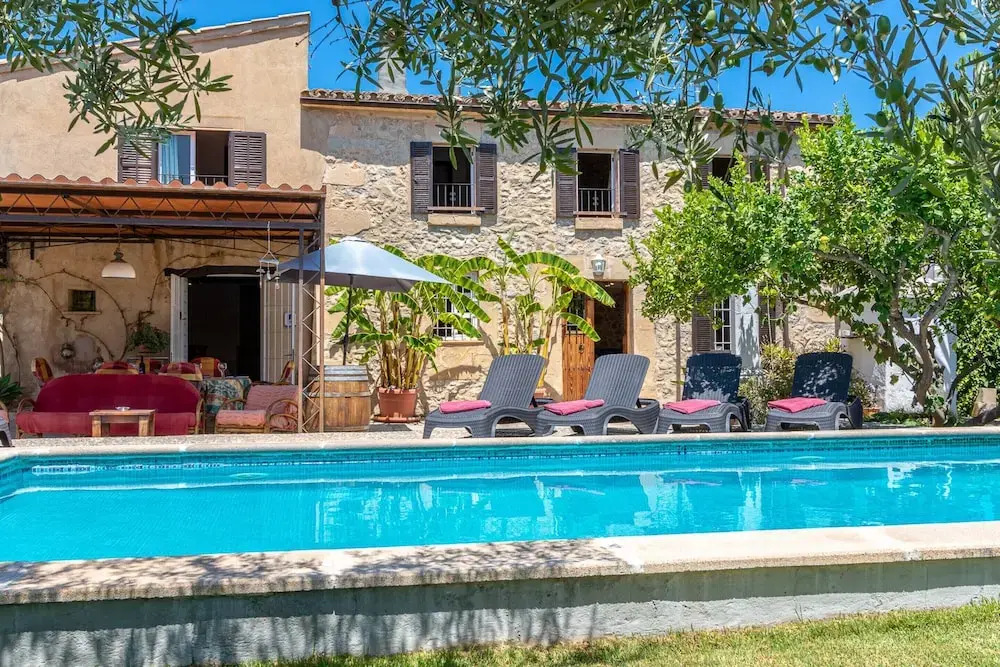Traditional Charm With Private Pool