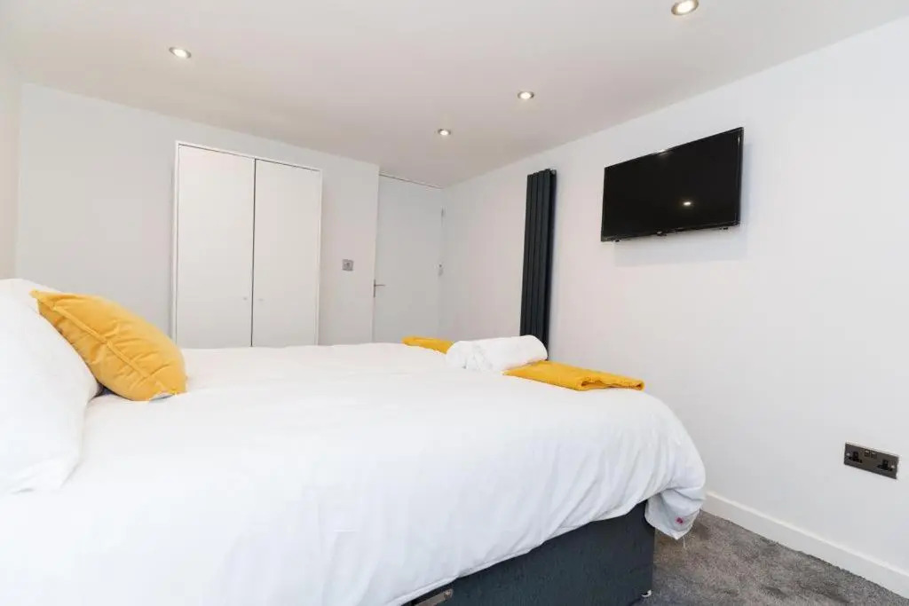 Am to Pm Apartments