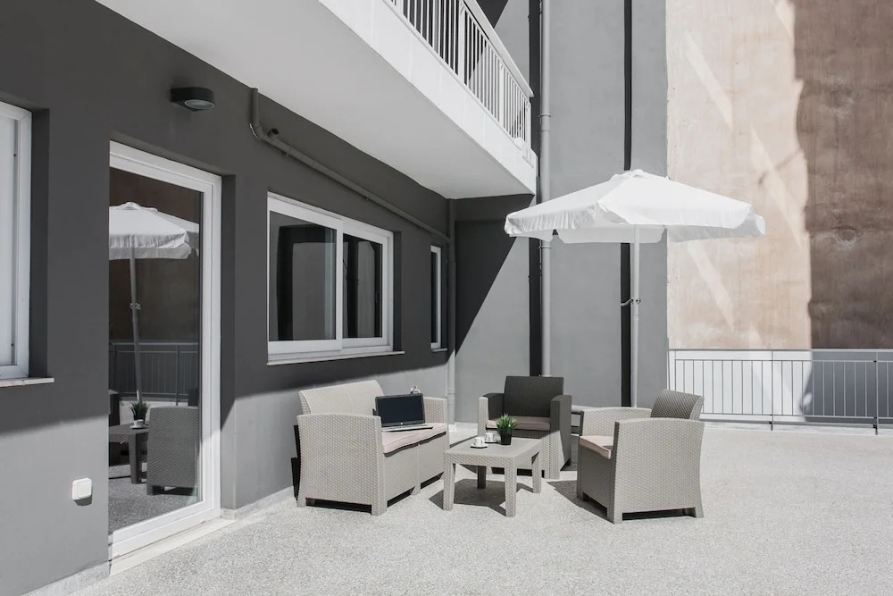 Wyz Attiki Aparthotel