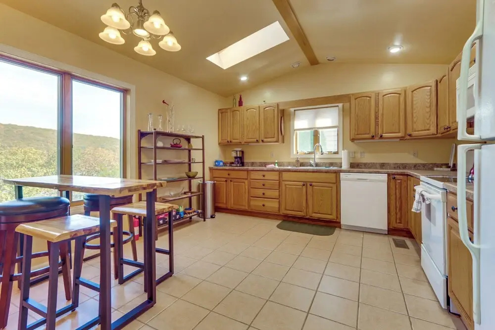 Deep Creek Lake Townhome w/ Deck & Water Views