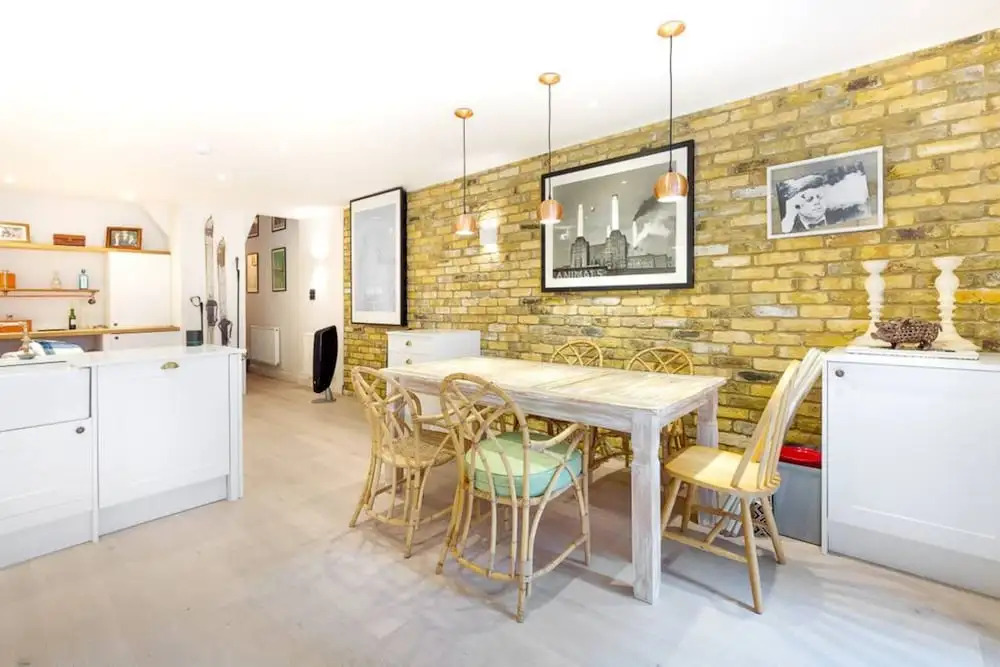 Stunning 4 Bedroom House in West London