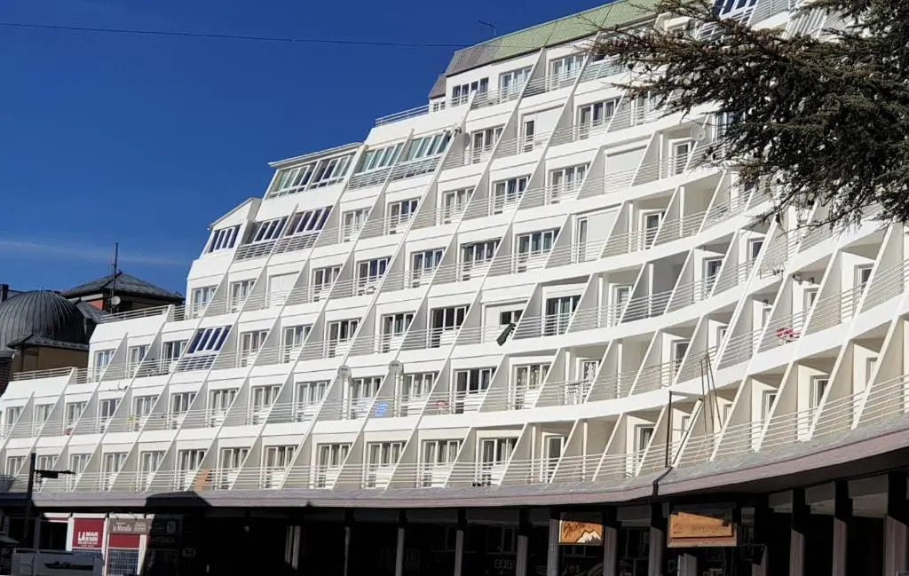 TODOSIERRANEVADA ZONA BAJA - APARTAMENTOS DE 4 DORMITORIOS - Junto a los Telecabinas