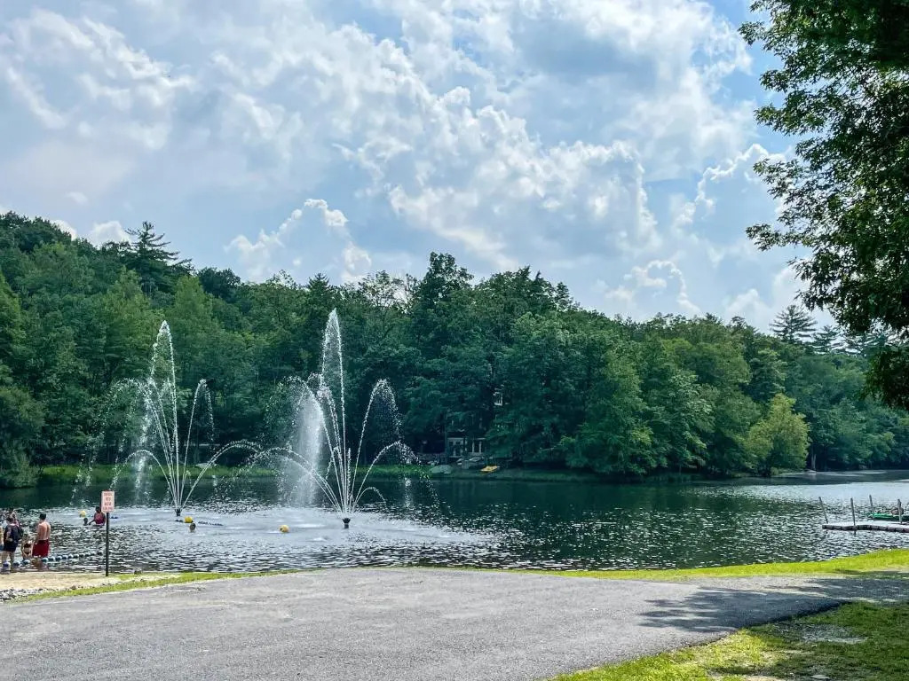 New Build-Modern 4BR, Kid-Friendly Home In Poconos