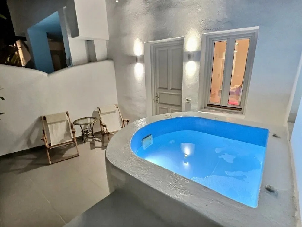 The Muse Of Santorini - Jacuzzi Suites