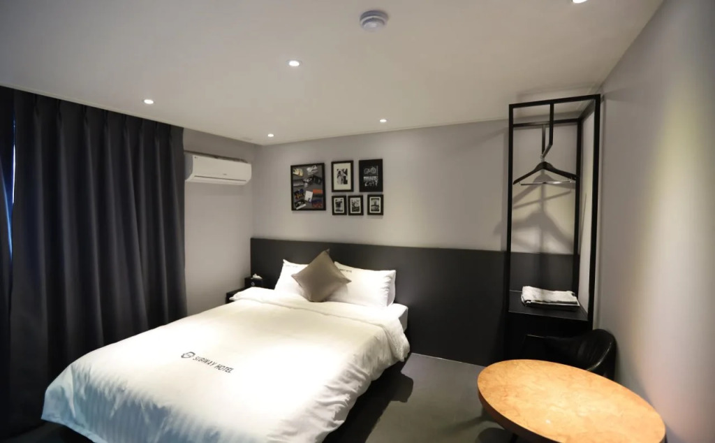 Subway Hotel