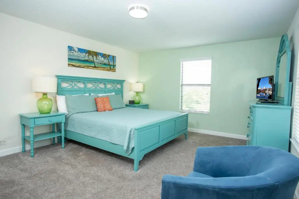 Gorgeous 5 Bd Single Family with Pool 5528