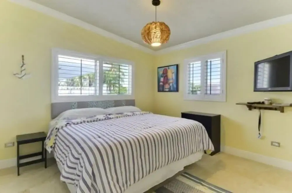 Beautifully Remodeled Roomy Single Family Stilt Home, 2 Bedroom Home by RedAwning