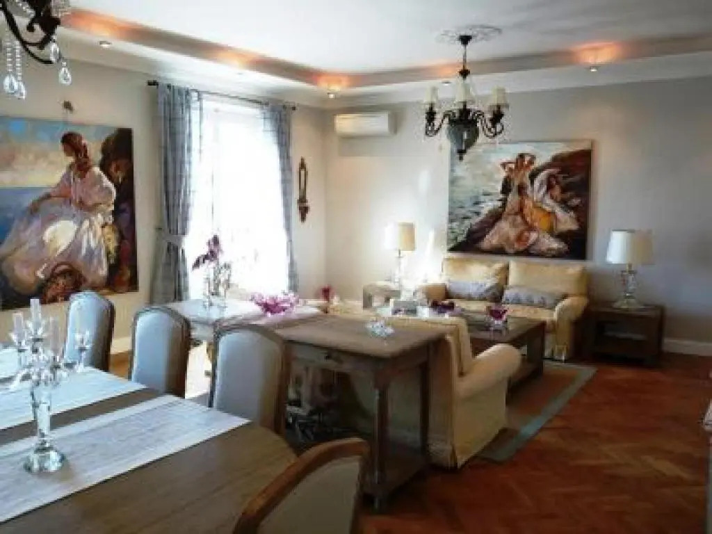 Charming 2 Bedroom apt in Central Cannes Walking Distance to Beaches Croisette and the Palais - 678
