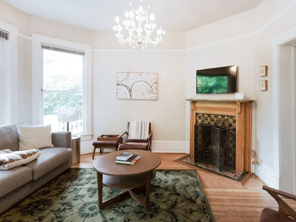 New Listing! Updated Victorian W/ Lake Union Views 3 Bedroom Home