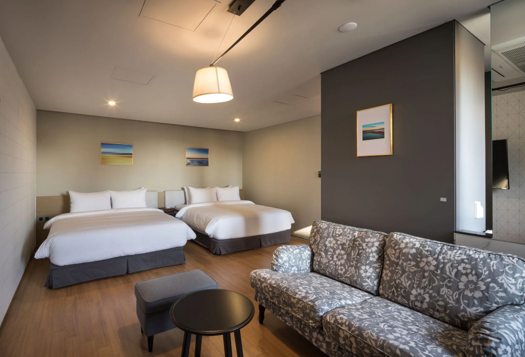 Bay Hound Hotel