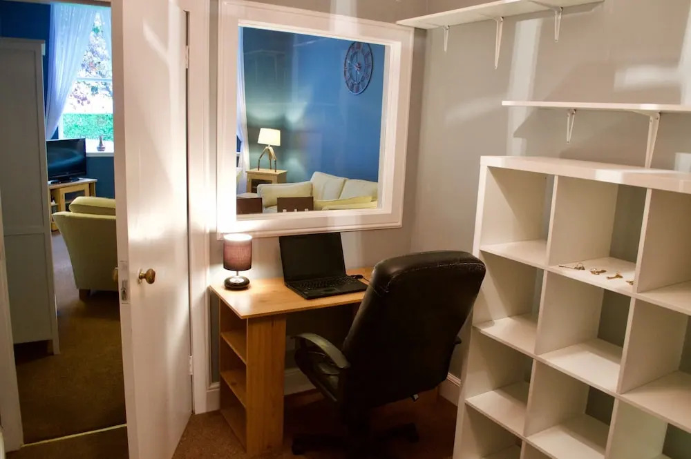 2 Bedroom Abbeyhill Apartment