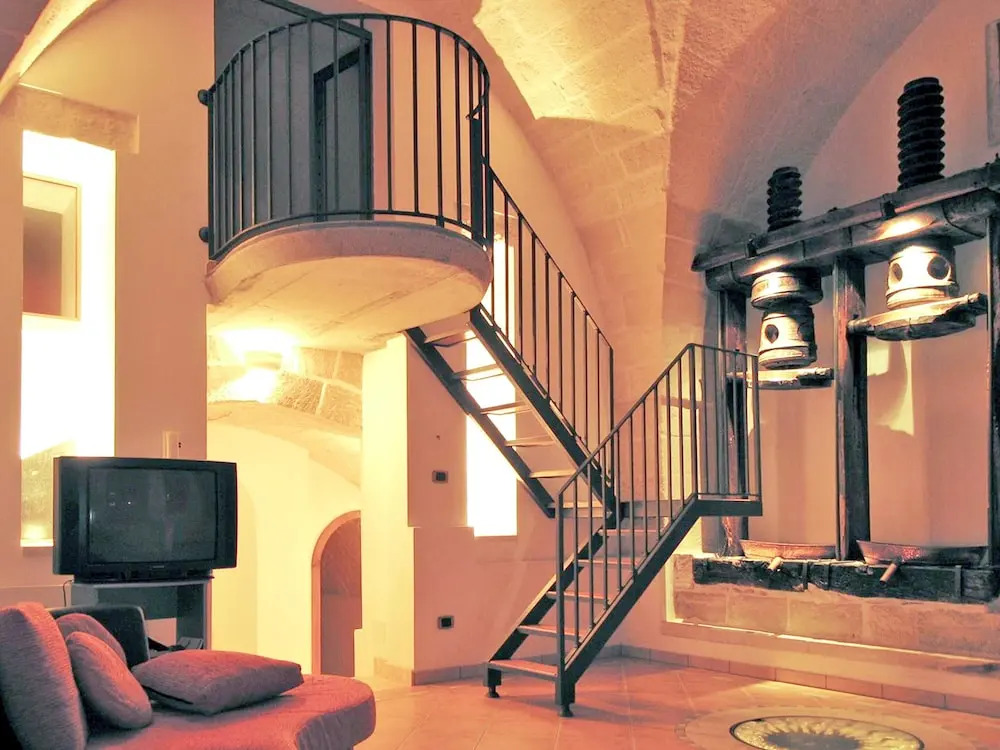 Comfortable House with Fenced Garden - Surano - Fireplace
