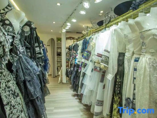 Xijiang Story Vacation Apartment (Xijiang Qianhu Miao Village No. 4 Wind and Rain Bridge)