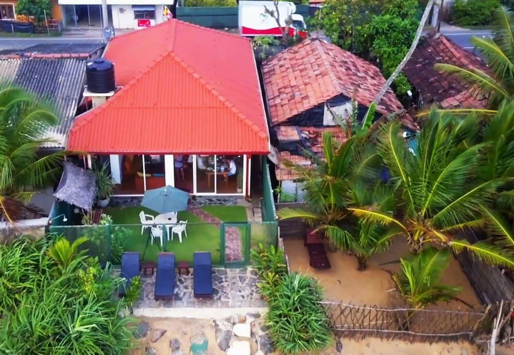 Honey Beach Inn Pitiwella